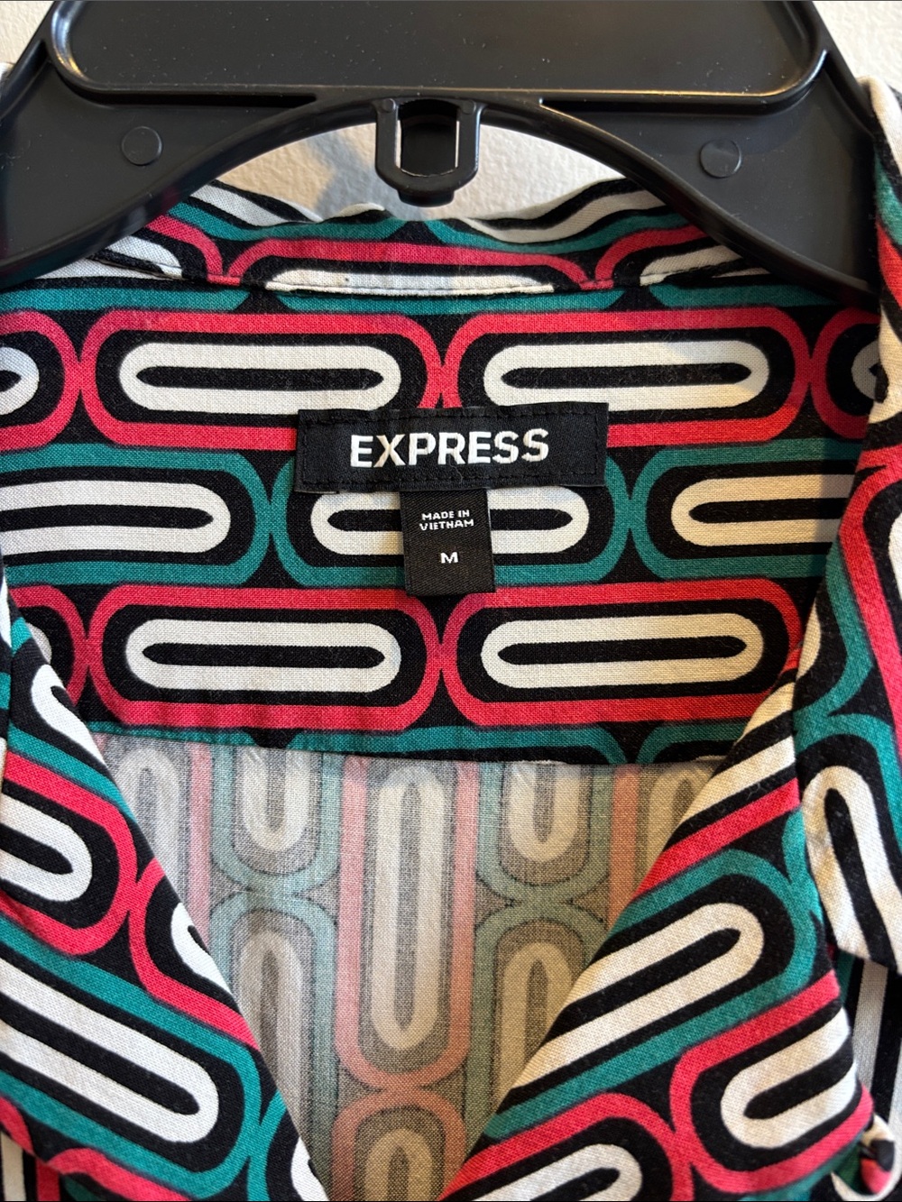 Men’s Express Short-Sleeve Geometric Button-Down Shirt - Picture 2 of 5